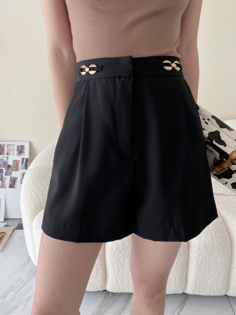 Horsebit high-waisted suit shorts