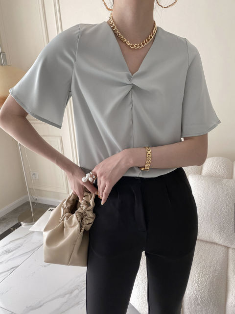 Ruffle sleeve V-neck half sleeve shirt