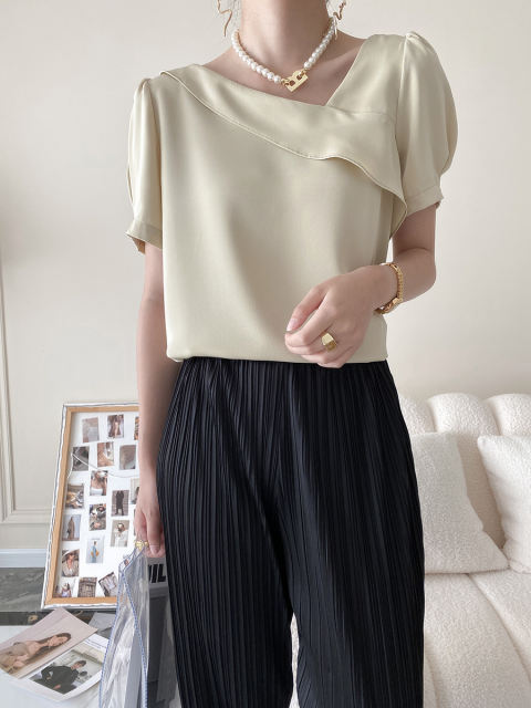 Airy loose puff sleeve t-shirt