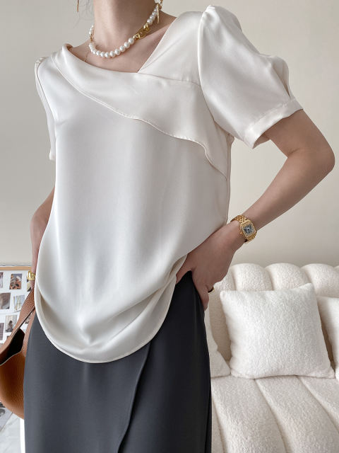 Airy loose puff sleeve t-shirt