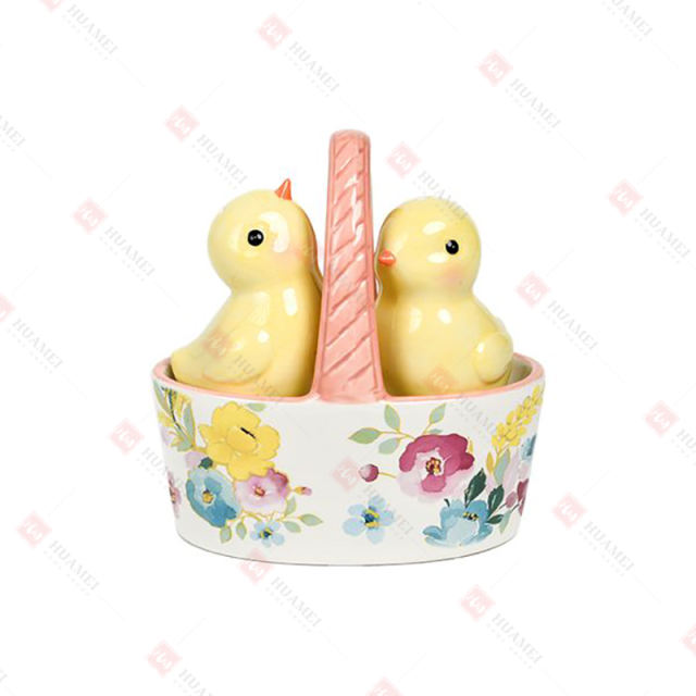 SET/3 FLORAL PEEP SALT AND PEPPER SHAKER WITH A BASKET