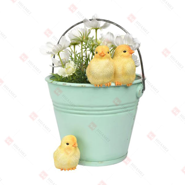 RESIN CHICKS IN BUCKET
(NOT INCLUDING ARTIFICIAL FLOWER)