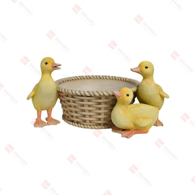 RESIN DUCKLINGS WITH BASKET
