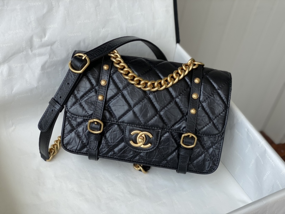 CHANEL New vintage punk style messenger bag，Boutique