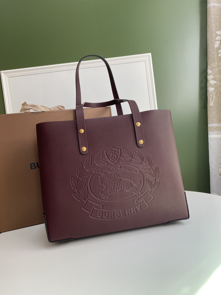 Burberry shoulder bag boutique
