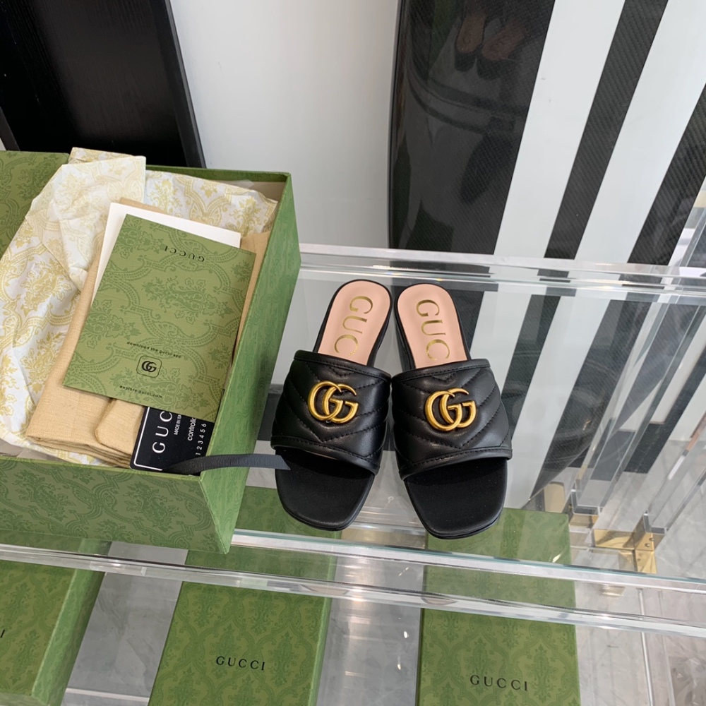 GUCCI slippers