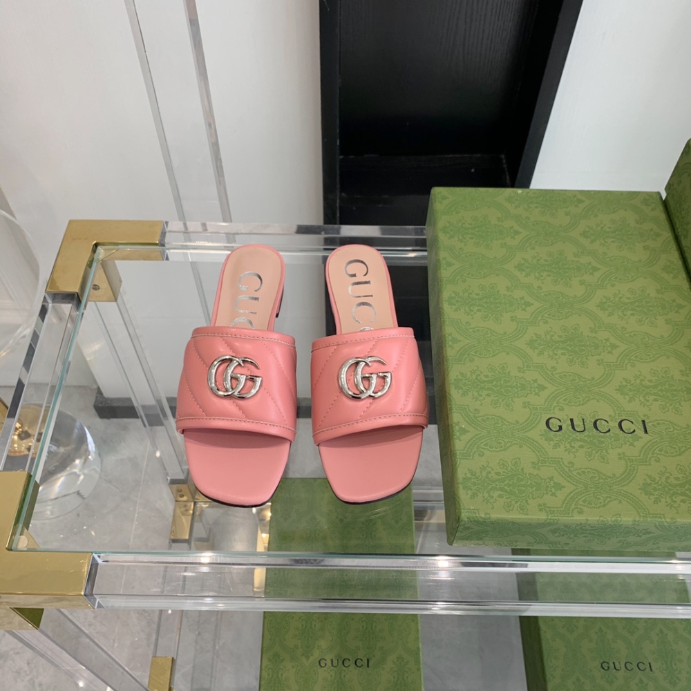 GUCCI slippers