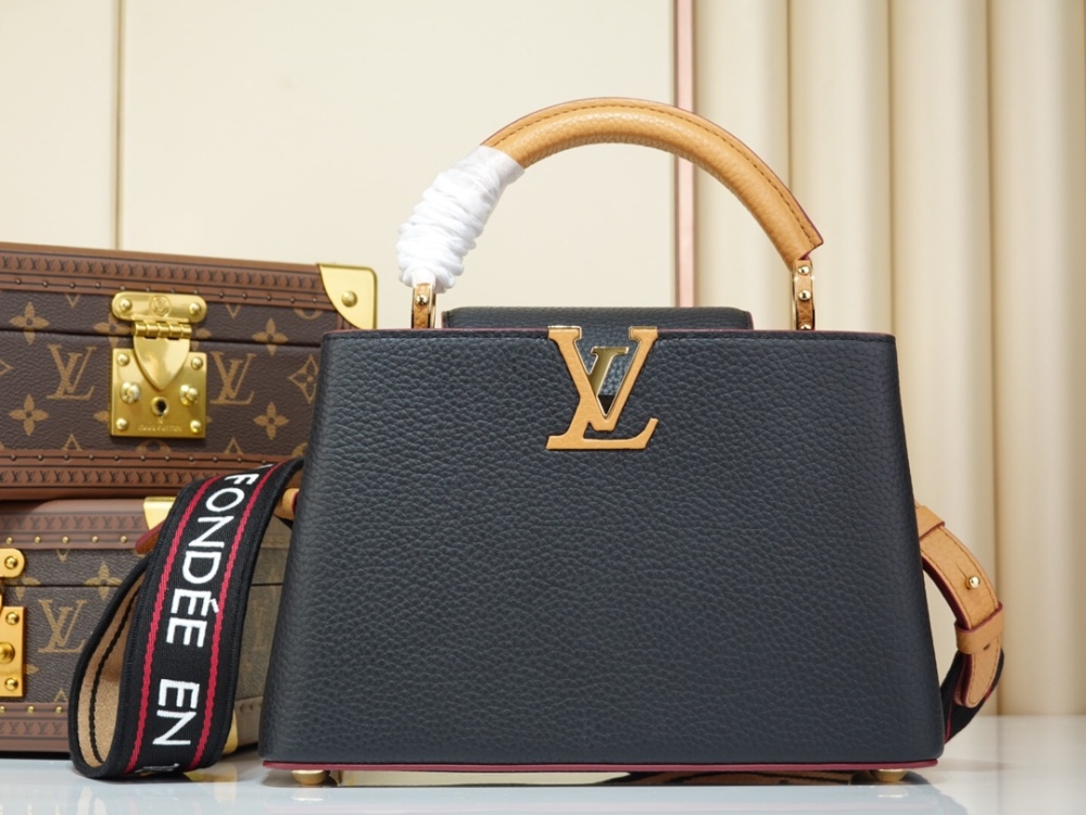 Louis Vuitton Capucines mirror boutique,  LV shell pattern color blocking handbag