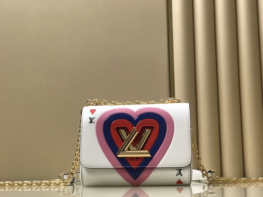 Louis Vuitton Twist PM mirror boutique, LV white heart-shaped playing card handbag boutique