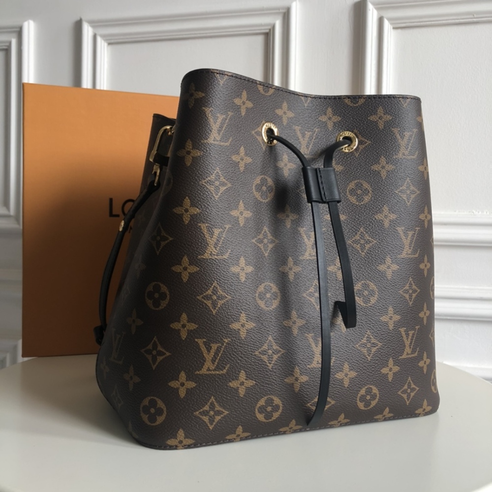 Louis Vuitton NÉONOÉ MM mirror boutique，LV bucket bag