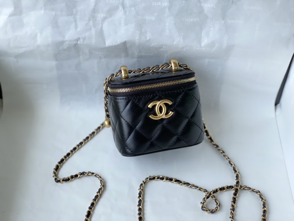 Chanel glossy cowhide small package boutique