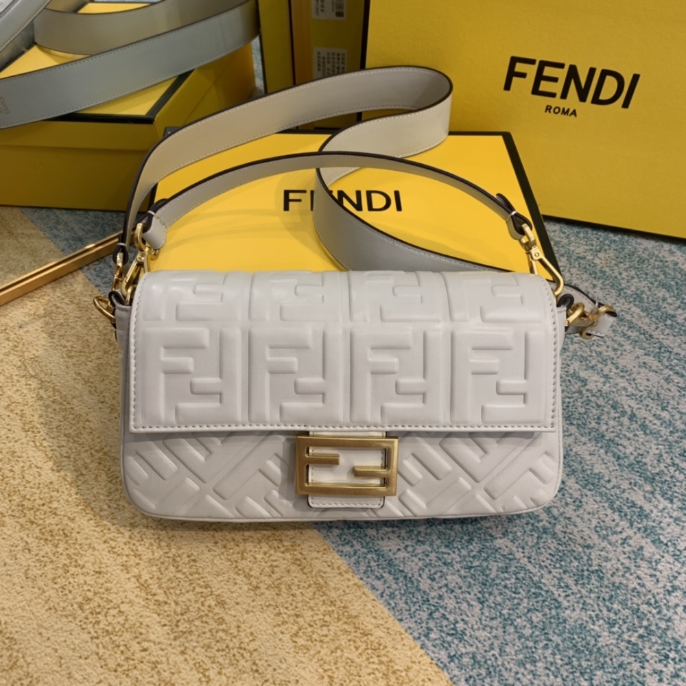 Fendi flap magnetic buckle handbag boutique