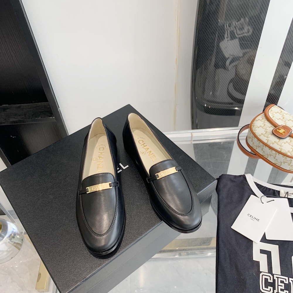 Chanel single shoe