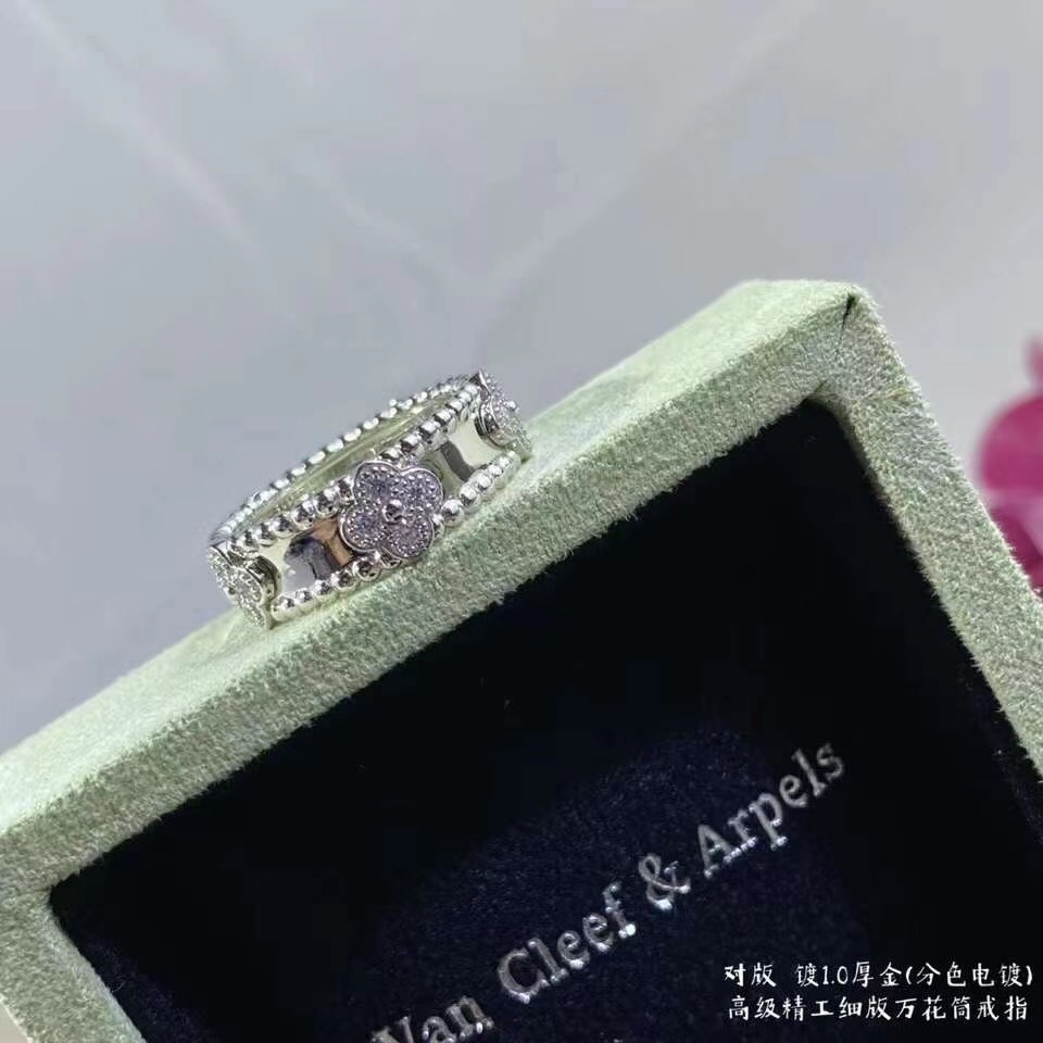 Van Cleef & Arpels narrow ring