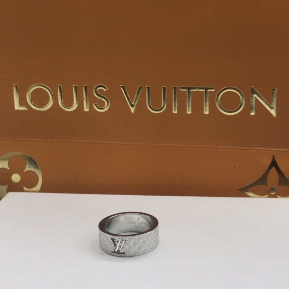LV couple's ring