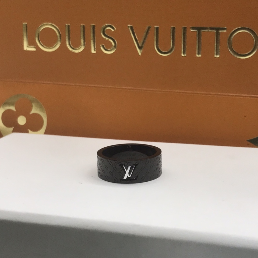 LV couple's ring
