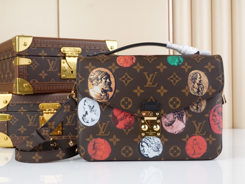 Louis Vuitton Pochette Métis mirror boutique,LV embossed messenger bag