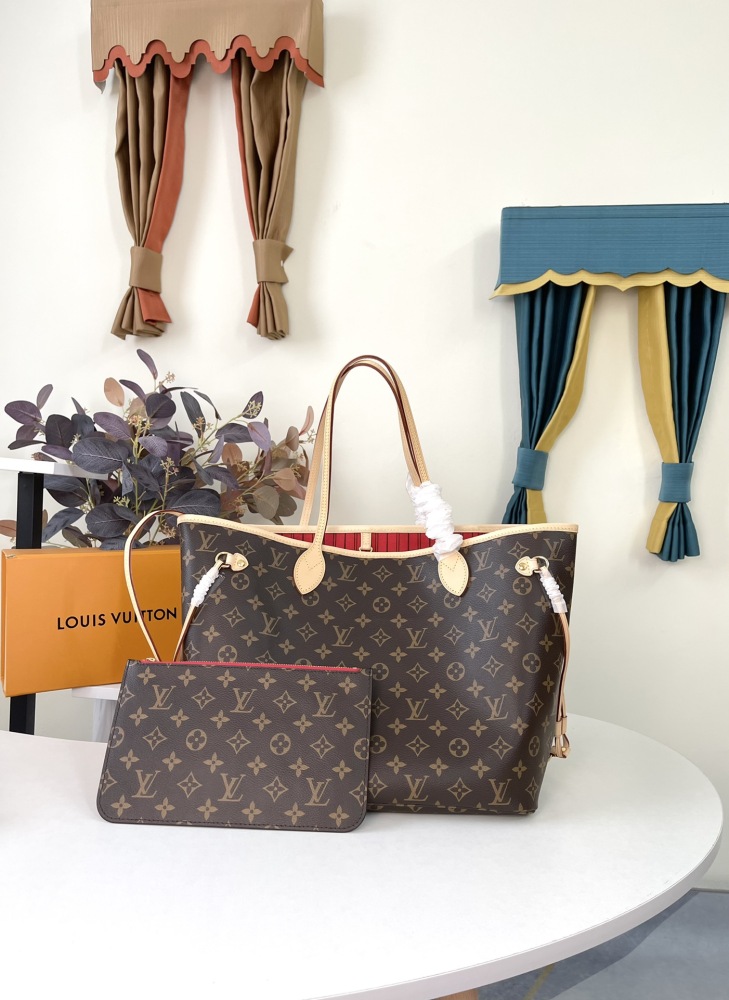 Louis Vuitton neverfull   mirror boutique