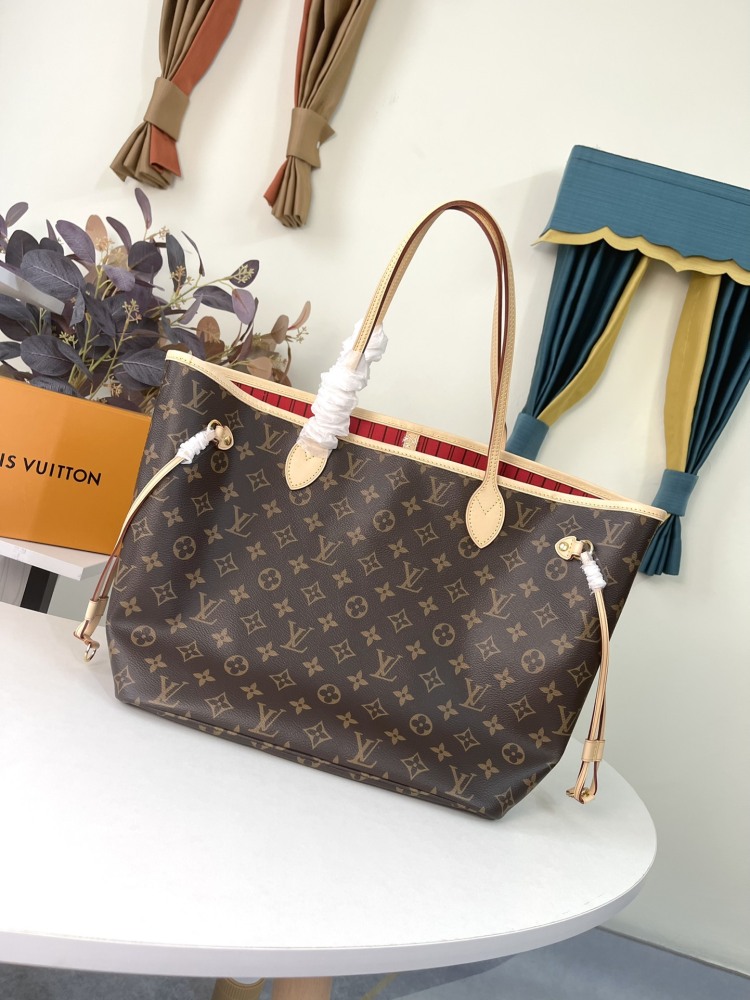 Louis Vuitton neverfull   mirror boutique