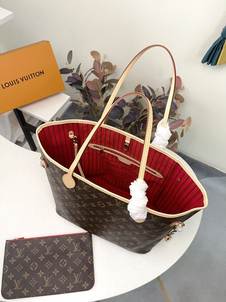 Louis Vuitton neverfull   mirror boutique