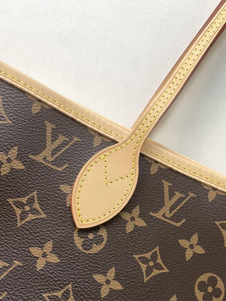 Louis Vuitton neverfull   mirror boutique