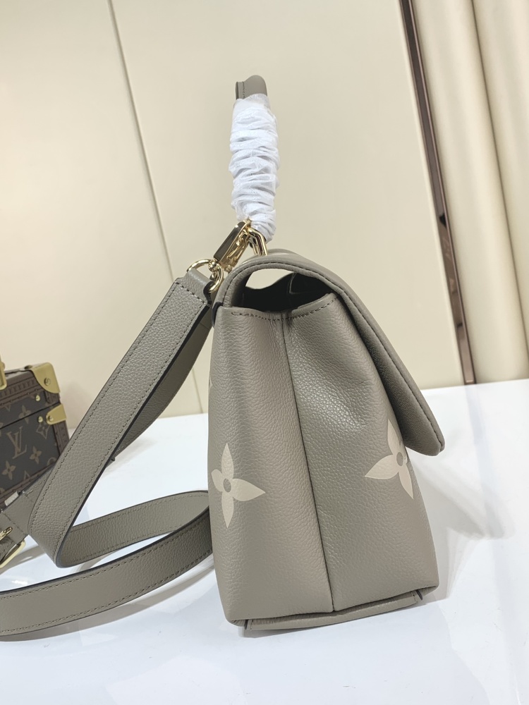 Louis Vuitton MADELEINE  mirror boutique