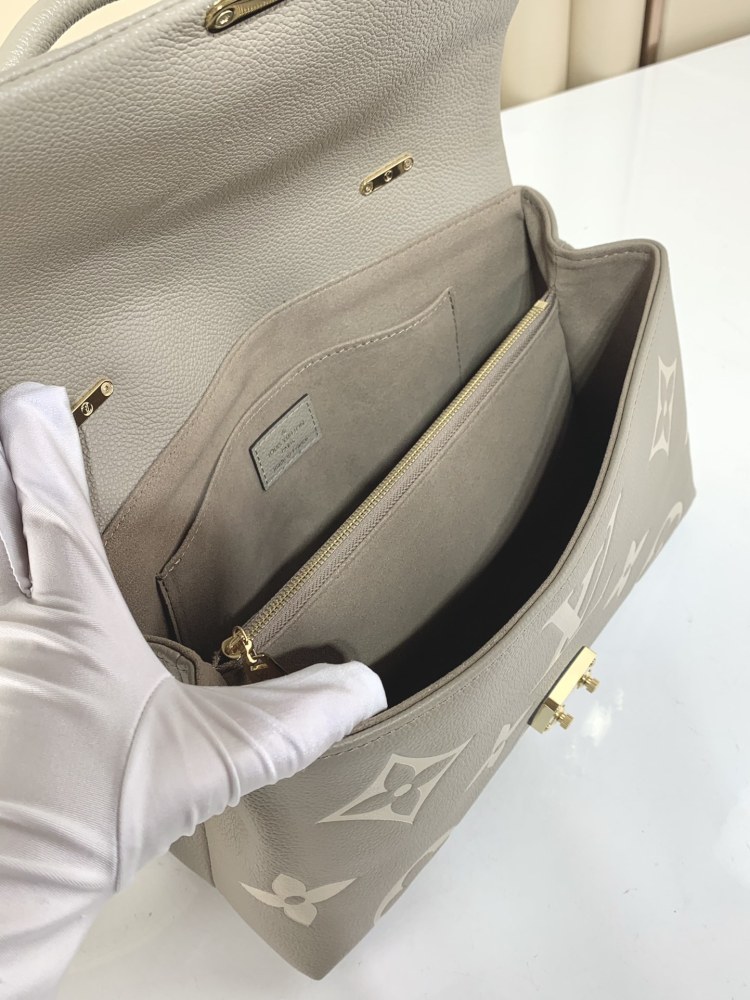 Louis Vuitton MADELEINE  mirror boutique