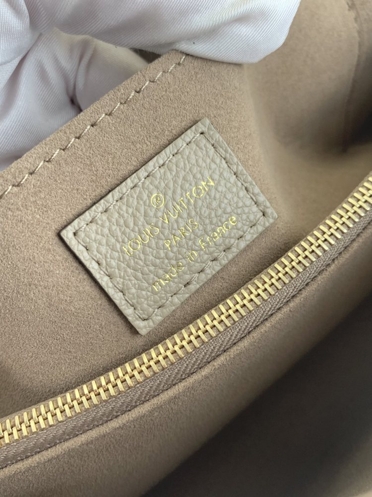 Louis Vuitton MADELEINE  mirror boutique