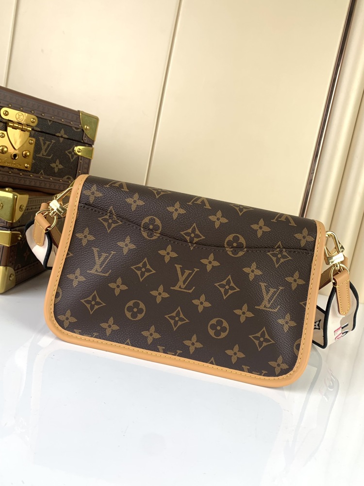 Louis Vuitton DIANE mirror boutique