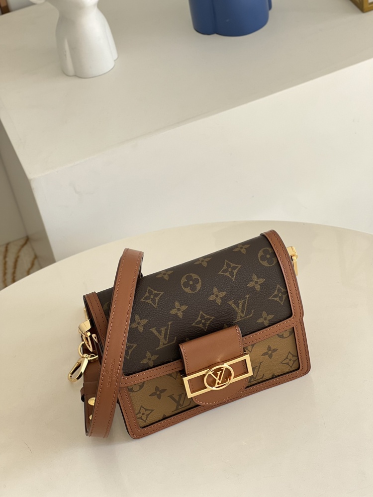 Louis Vuitton Dauphine mirror Boutique