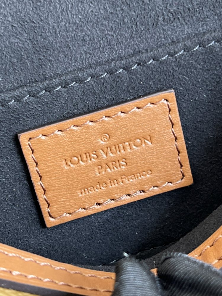 Louis Vuitton Dauphine mirror Boutique