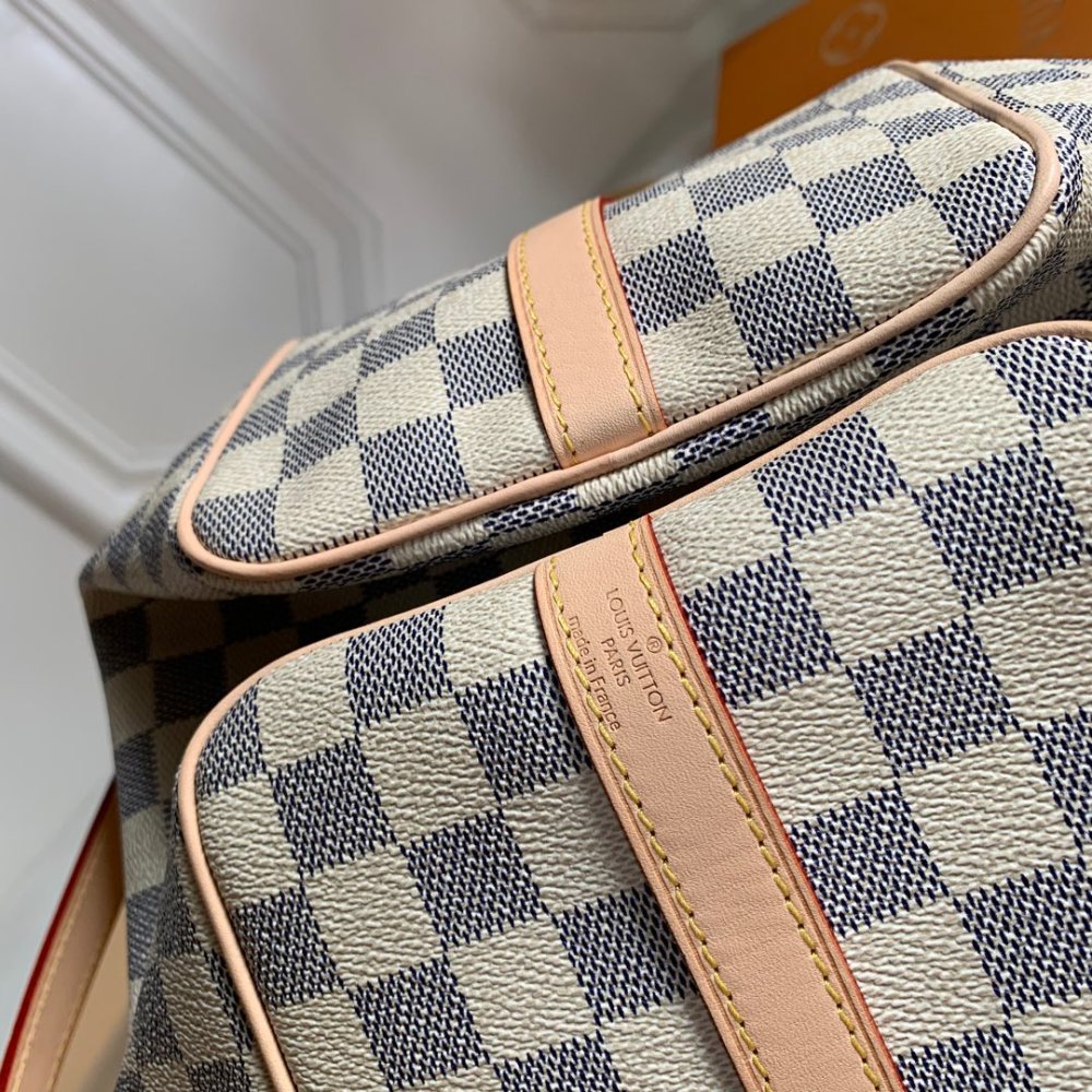 Louis Vuitton Speedy mirror Boutique