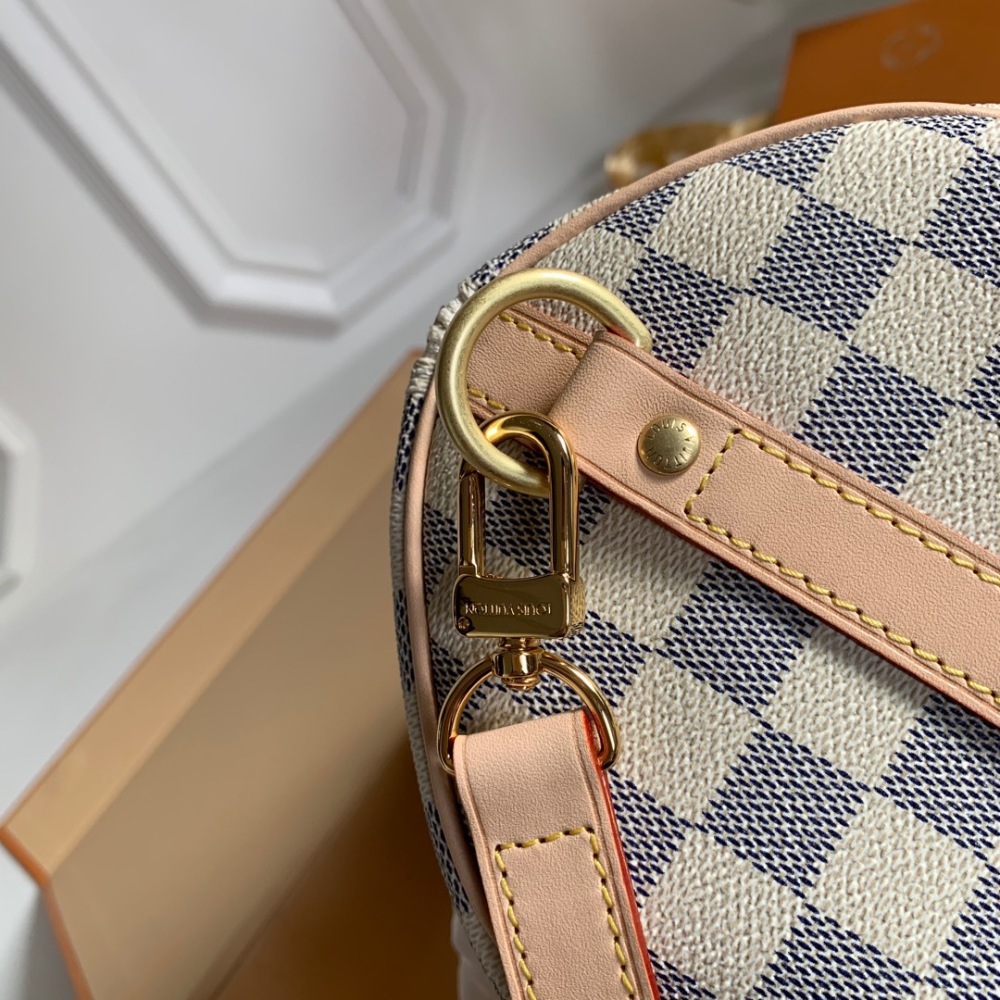 Louis Vuitton Speedy mirror Boutique