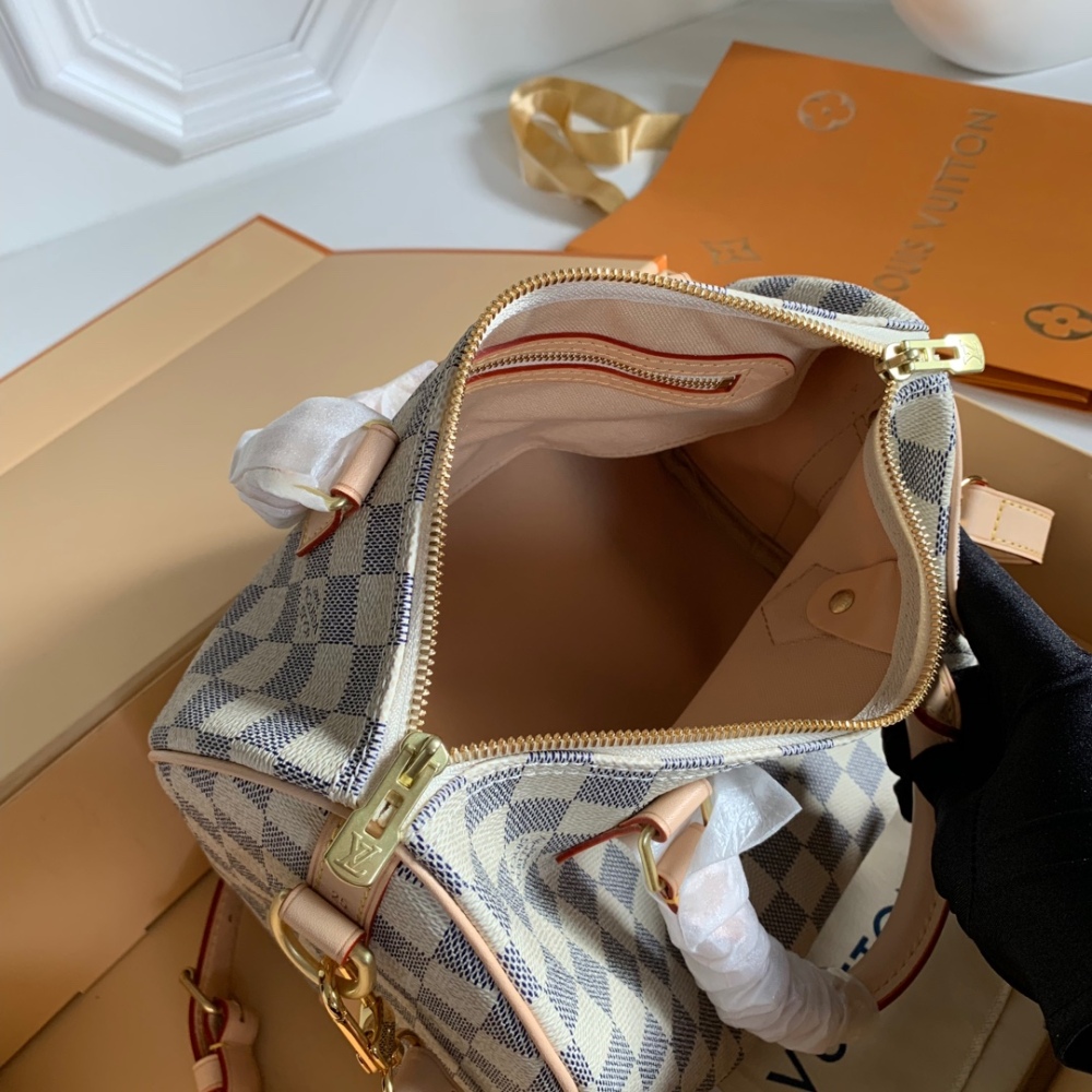 Louis Vuitton Speedy mirror Boutique