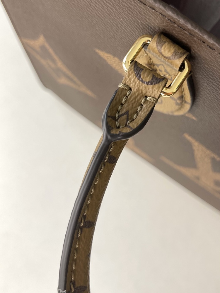 Louis Vuitton ONTHEGO MM  mirror Boutique