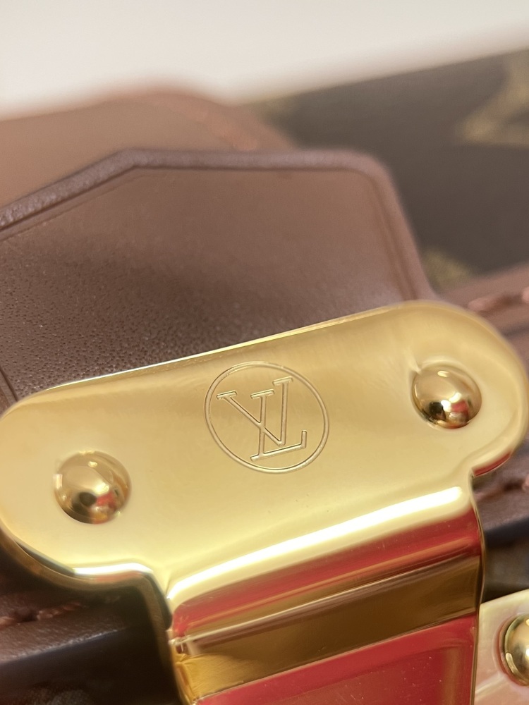 Louis Vuitton PAPILLON TRUNK  mirror boutique