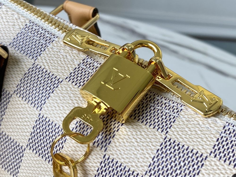 Louis Vuitton SPEEDY BANDOULIÈRE 30 mirror boutique