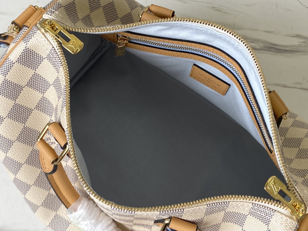 Louis Vuitton SPEEDY BANDOULIÈRE 30 mirror boutique