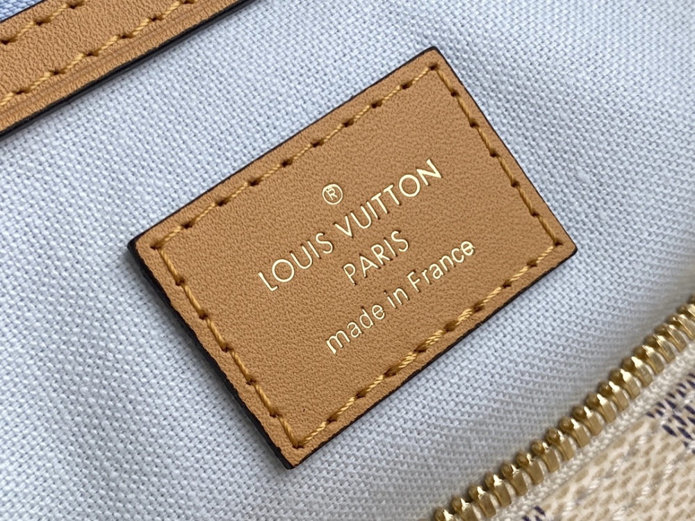 Louis Vuitton SPEEDY BANDOULIÈRE 30 mirror boutique