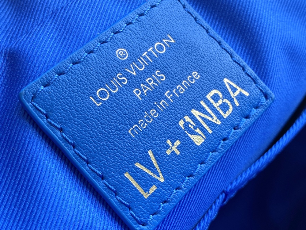 Louis Vuitton Letter carrier bag co-branded series,NIL MESSENGER mirror Boutique