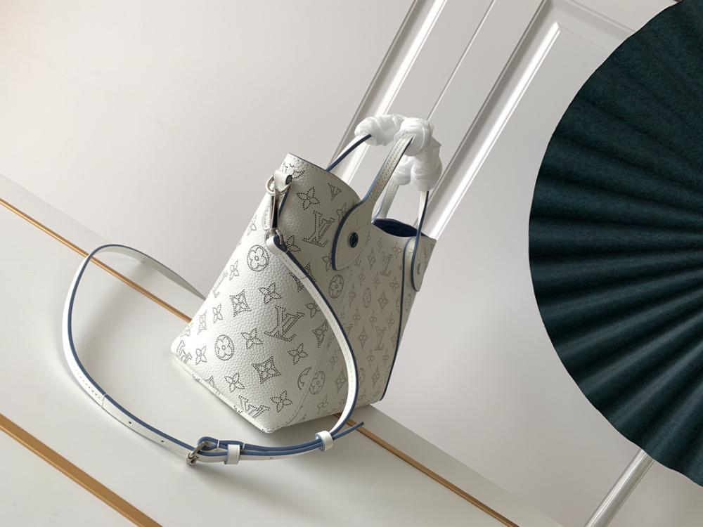 Louis Vuitton Skeletonized cowhide，HINA PM mirror Boutique