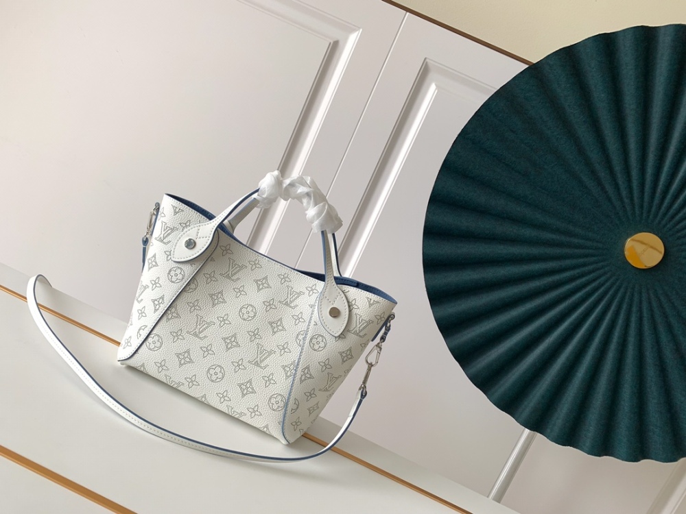 Louis Vuitton Skeletonized cowhide，HINA PM mirror Boutique