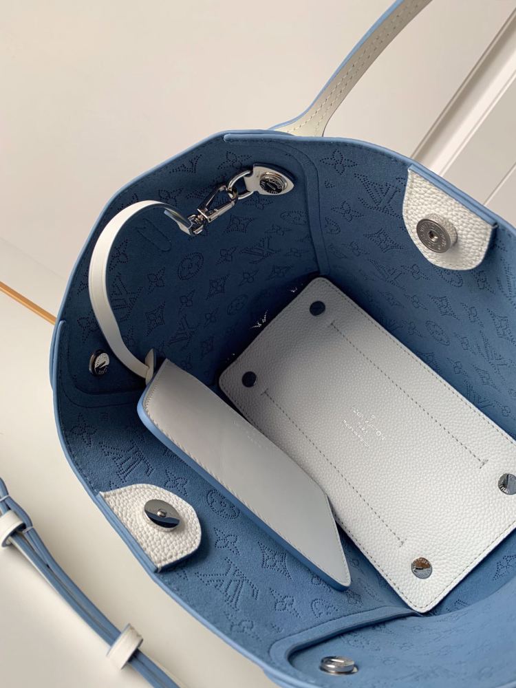 Louis Vuitton Skeletonized cowhide，HINA PM mirror Boutique