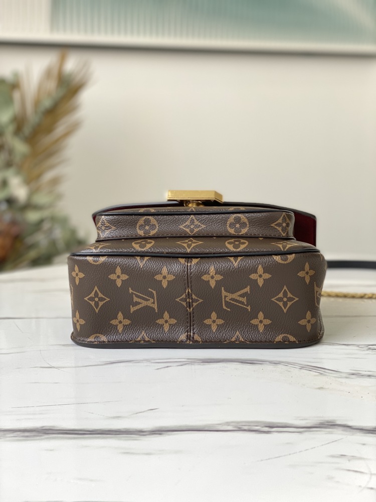 Louis Vuitton PASSY mirror boutique, chain bag