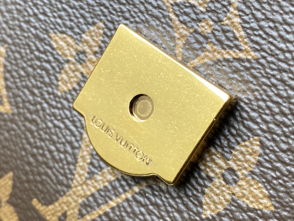Louis Vuitton PASSY mirror boutique, chain bag