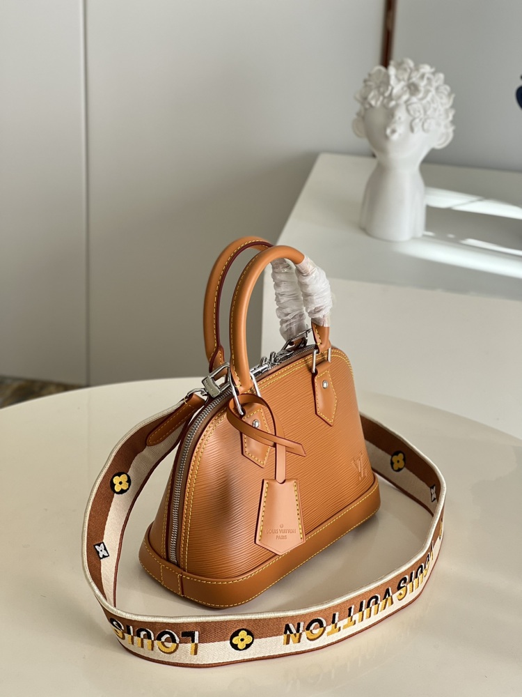 Louis Vuitton ALMA BB  mirror boutique，LV water ripple shell bag