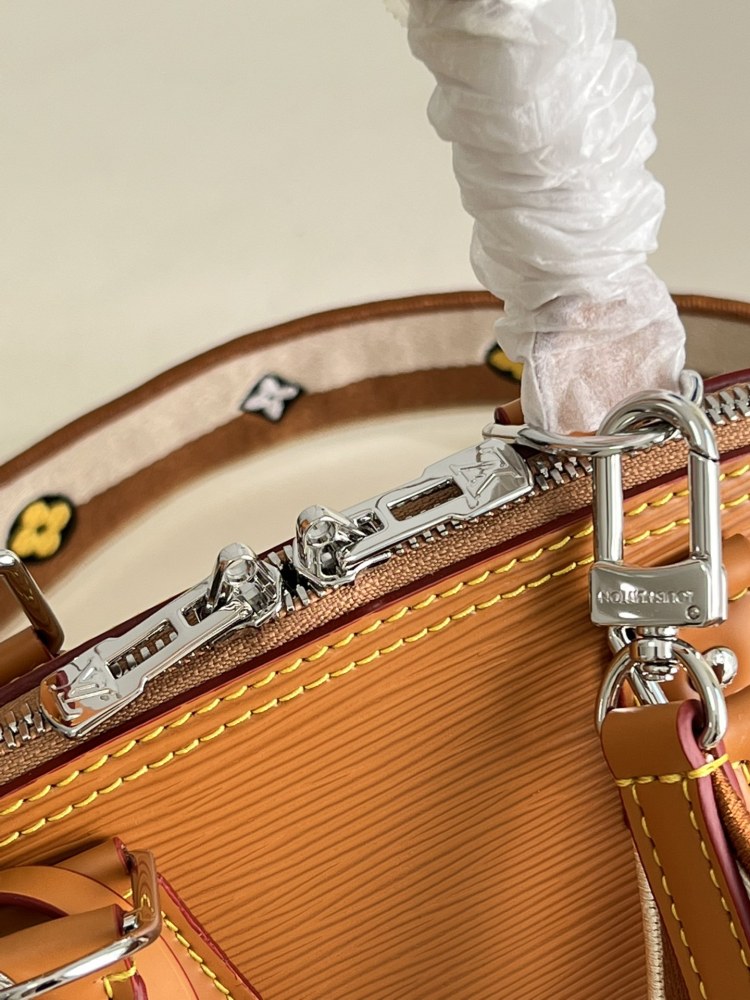 Louis Vuitton ALMA BB  mirror boutique，LV water ripple shell bag