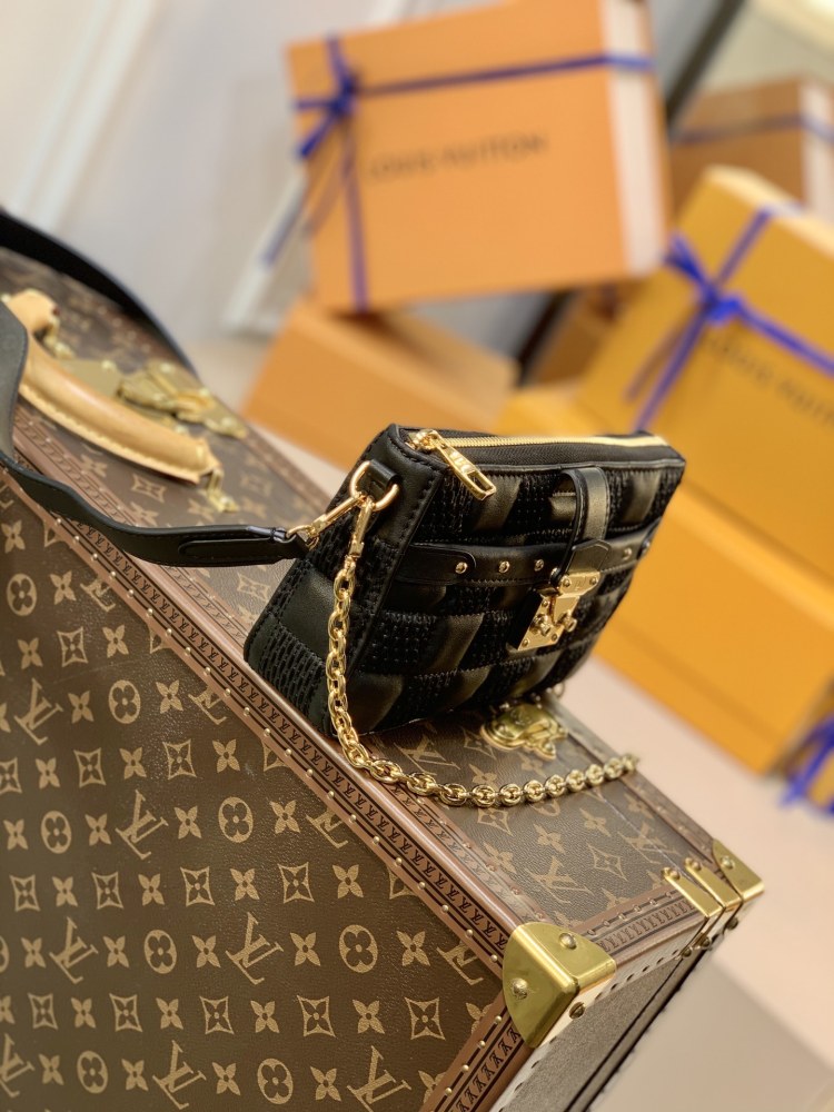 Louis Vuitton Pochette Troca  Mirror boutique