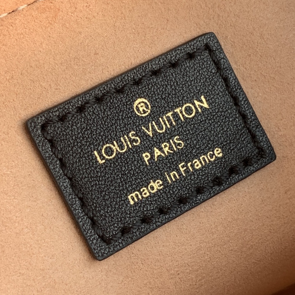 Louis Vuitton Pochette Troca  Mirror boutique