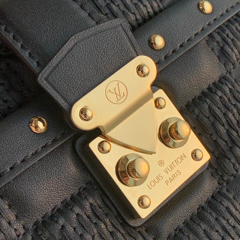 Louis Vuitton Pochette Troca  Mirror boutique